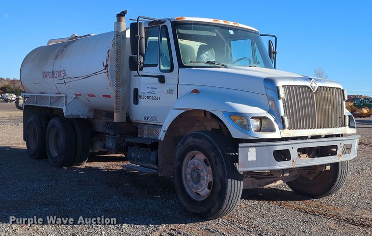 image for item DN3764 2007 International  7400 water truck