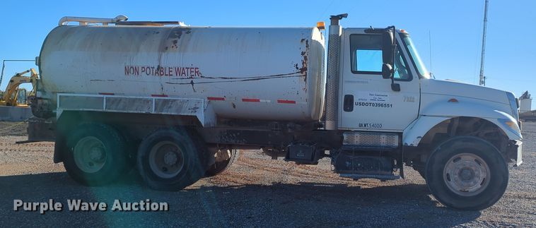 image for item DN3764 2007 International  7400 water truck