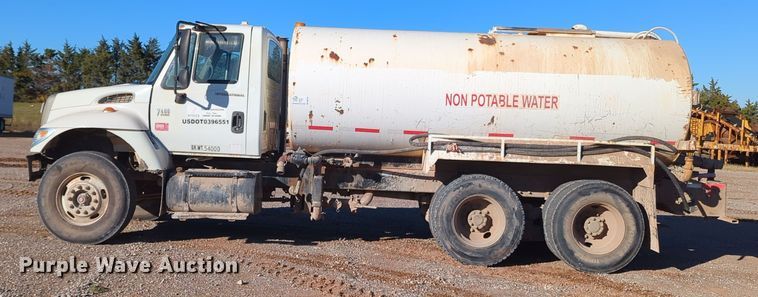 image for item DN3764 2007 International  7400 water truck