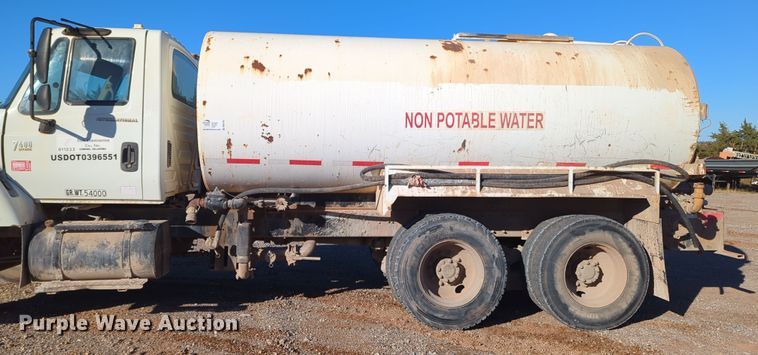 image for item DN3764 2007 International  7400 water truck