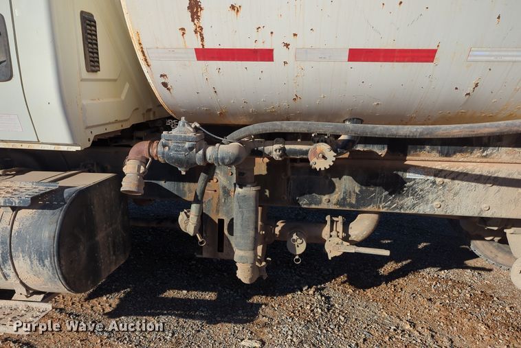 image for item DN3764 2007 International  7400 water truck