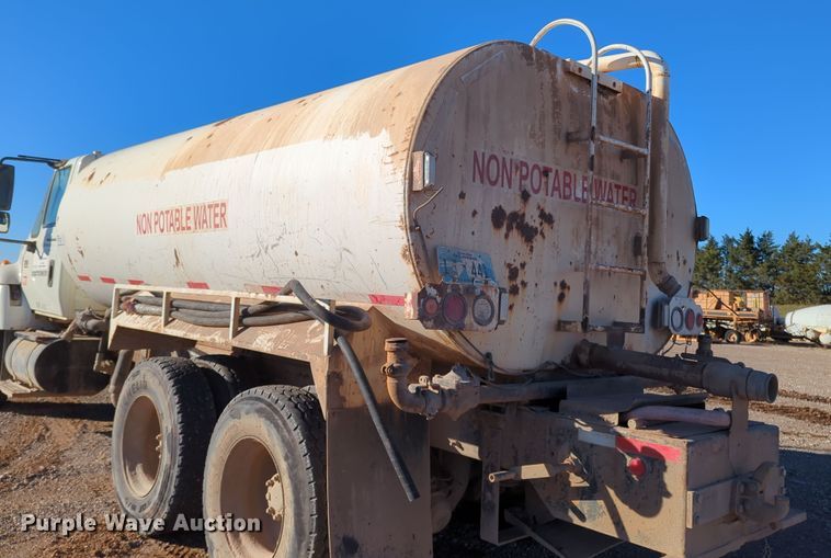 image for item DN3764 2007 International  7400 water truck