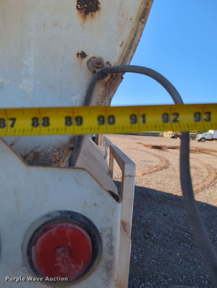 image for item DN3764 2007 International  7400 water truck