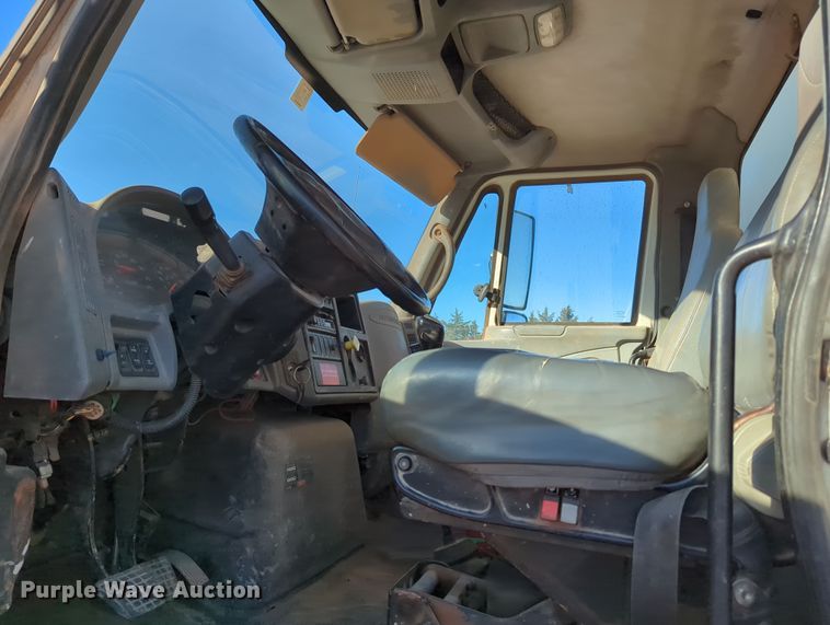 image for item DN3764 2007 International  7400 water truck