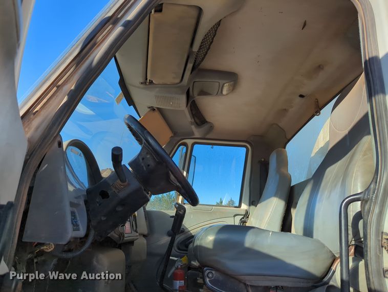 image for item DN3764 2007 International  7400 water truck