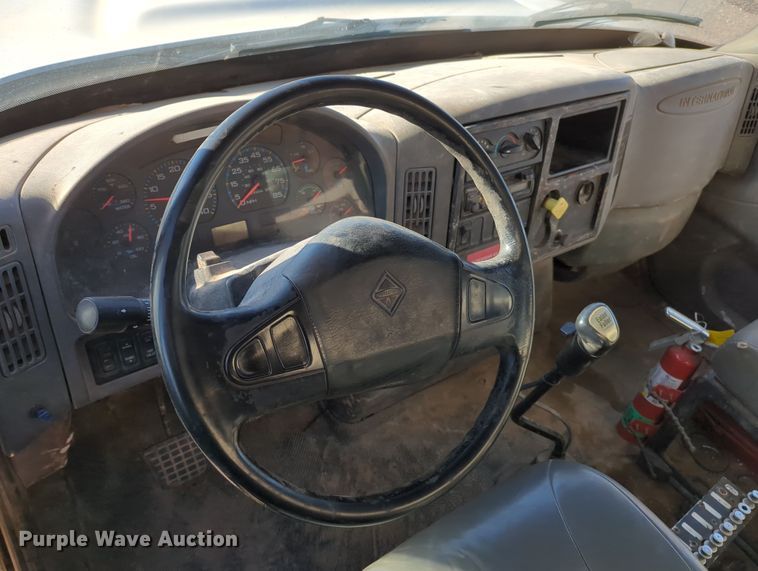 image for item DN3764 2007 International  7400 water truck