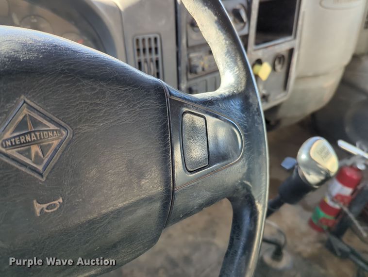 image for item DN3764 2007 International  7400 water truck