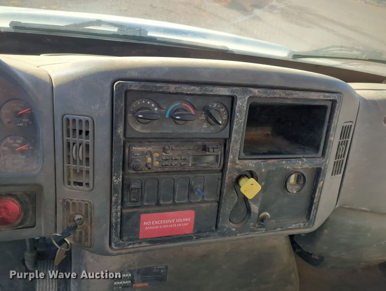 image for item DN3764 2007 International  7400 water truck