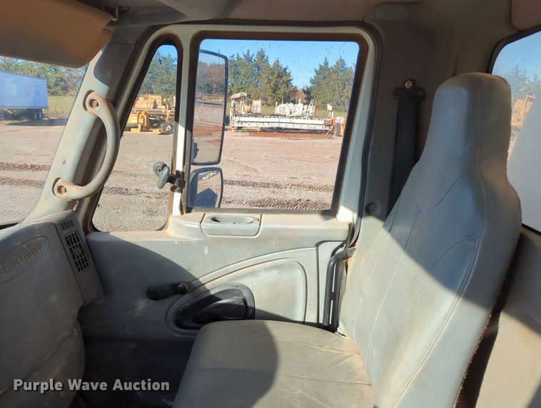 image for item DN3764 2007 International  7400 water truck