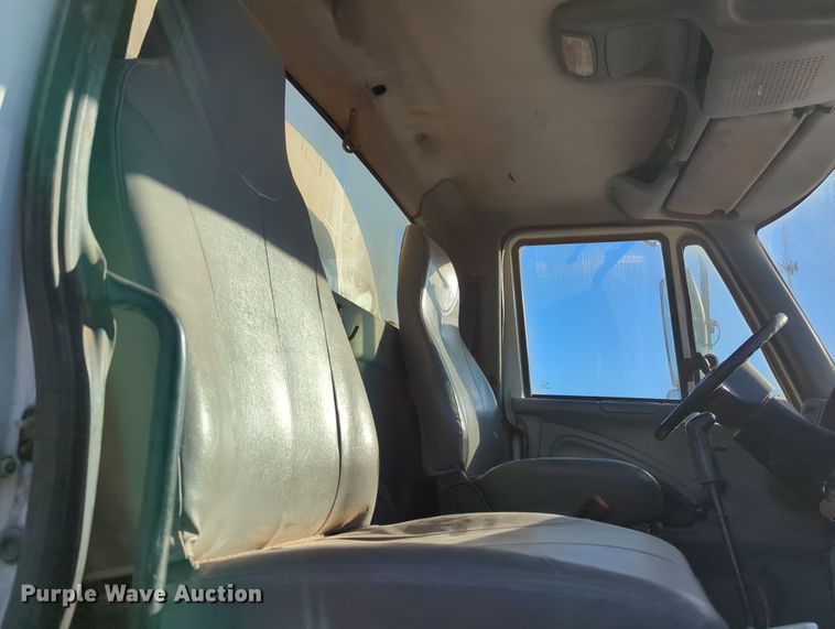 image for item DN3764 2007 International  7400 water truck