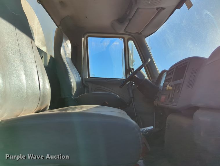 image for item DN3764 2007 International  7400 water truck