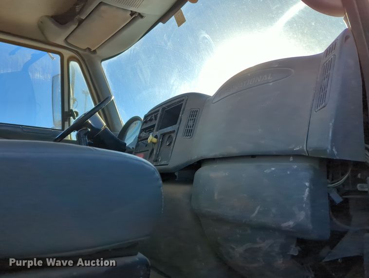 image for item DN3764 2007 International  7400 water truck