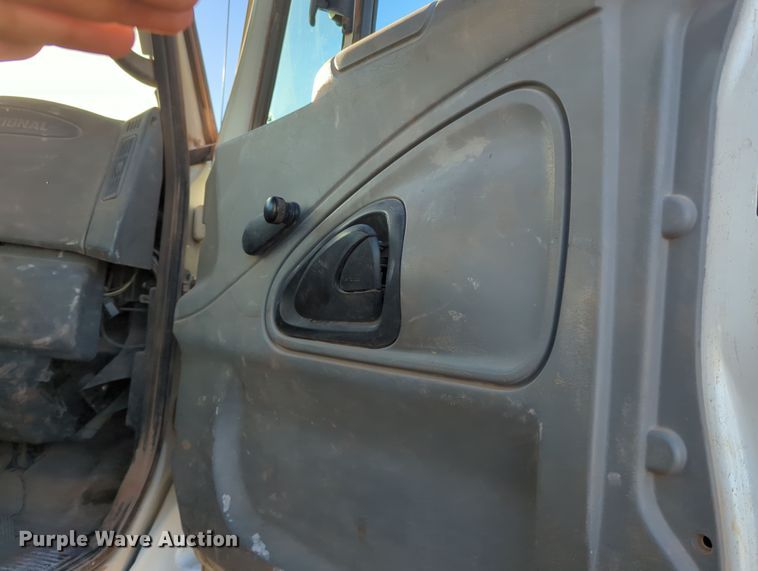 image for item DN3764 2007 International  7400 water truck