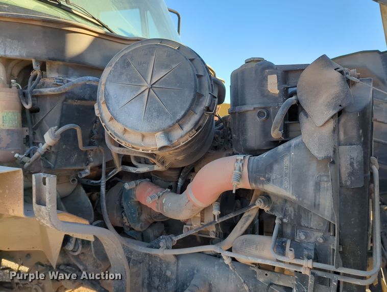 image for item DN3764 2007 International  7400 water truck