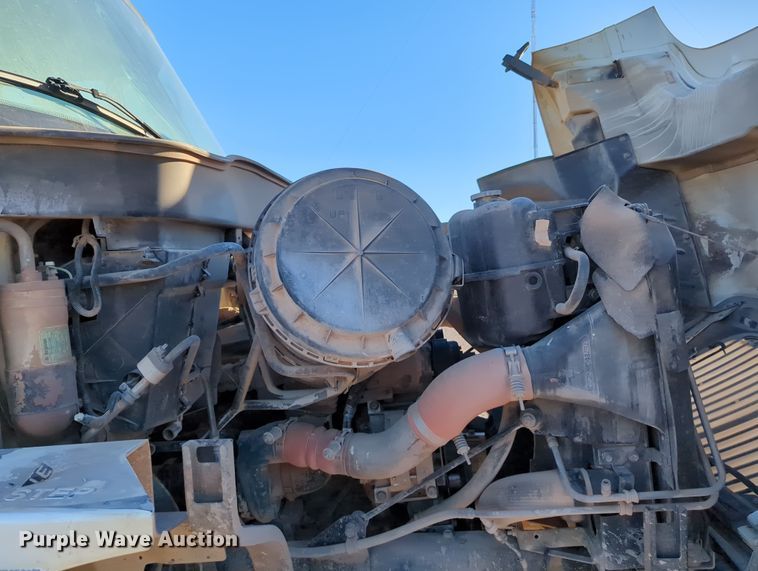 image for item DN3764 2007 International  7400 water truck