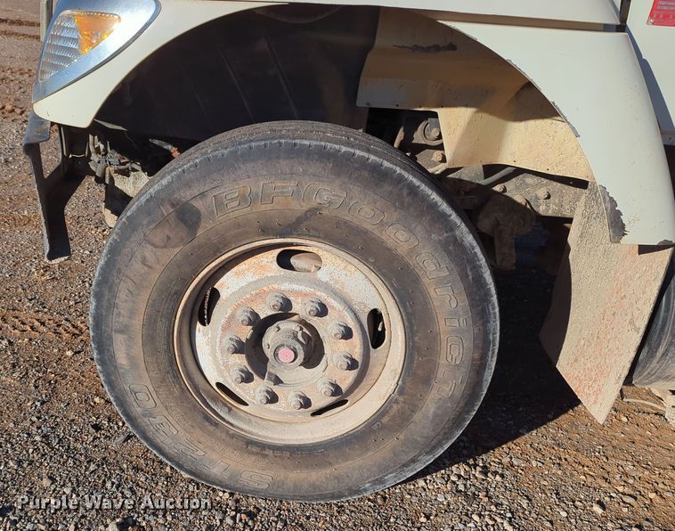 image for item DN3764 2007 International  7400 water truck