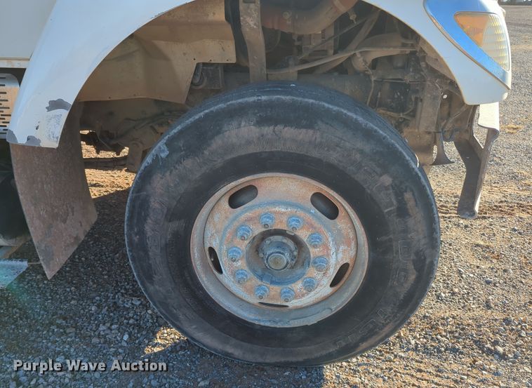 image for item DN3764 2007 International  7400 water truck