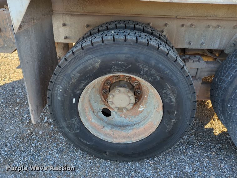 image for item DN3764 2007 International  7400 water truck