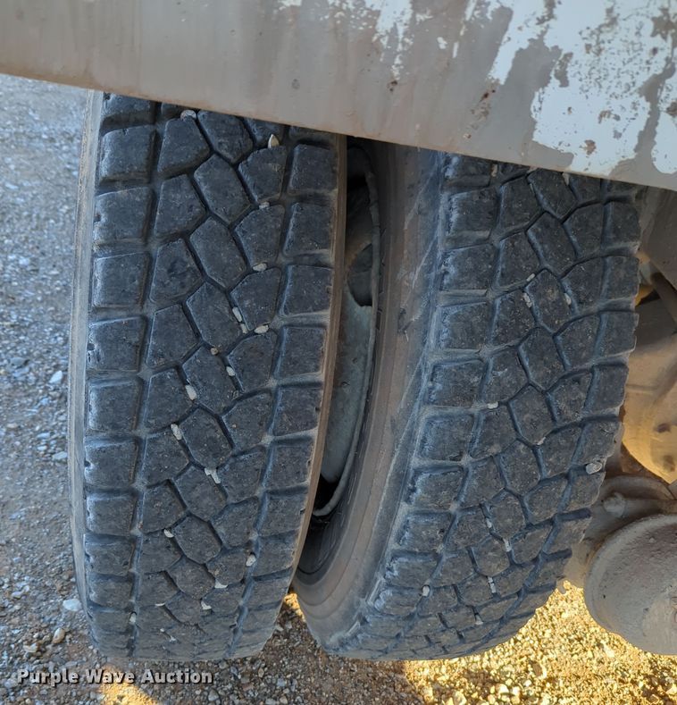 image for item DN3764 2007 International  7400 water truck