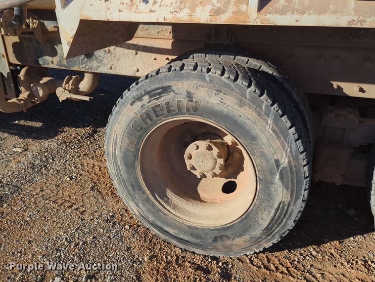 image for item DN3764 2007 International  7400 water truck