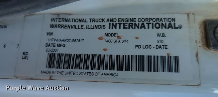 image for item DN3764 2007 International  7400 water truck