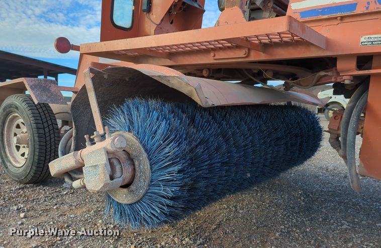 image for item DN3765 2013 Broce KR350 broom