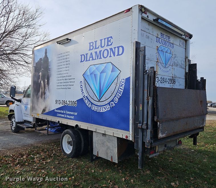 image for item DN7114 2006 GMC C5500  box truck