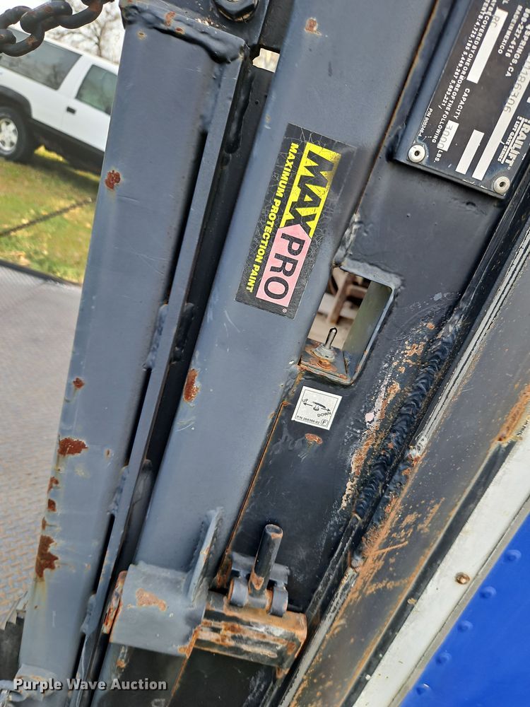 image for item DN7114 2006 GMC C5500  box truck