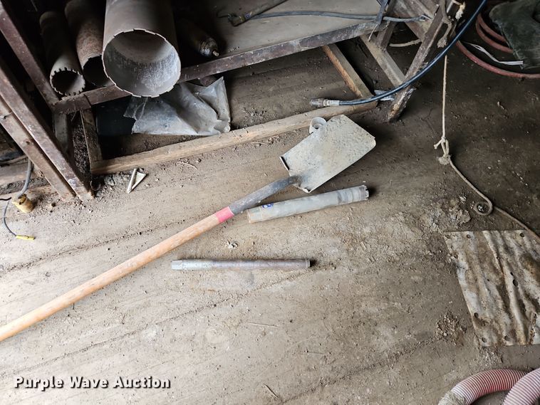 image for item DN7114 2006 GMC C5500  box truck