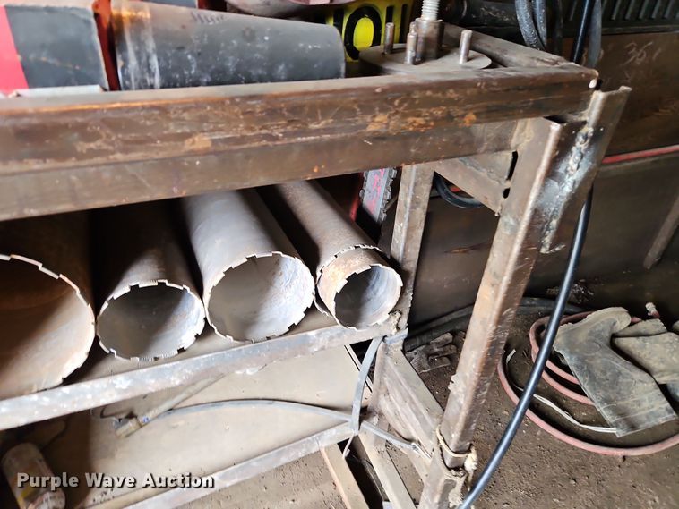 image for item DN7114 2006 GMC C5500  box truck