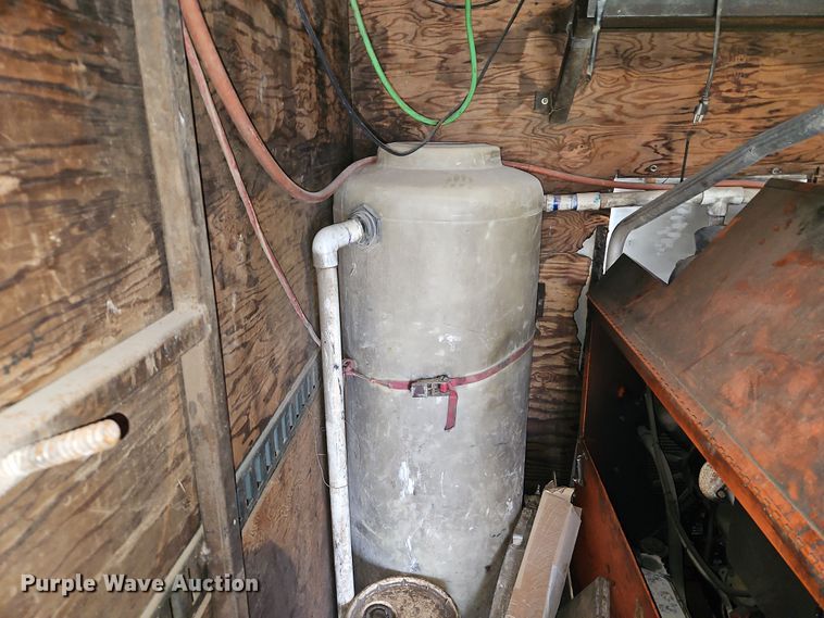 image for item DN7114 2006 GMC C5500  box truck