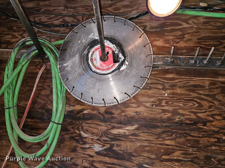 image for item DN7114 2006 GMC C5500  box truck