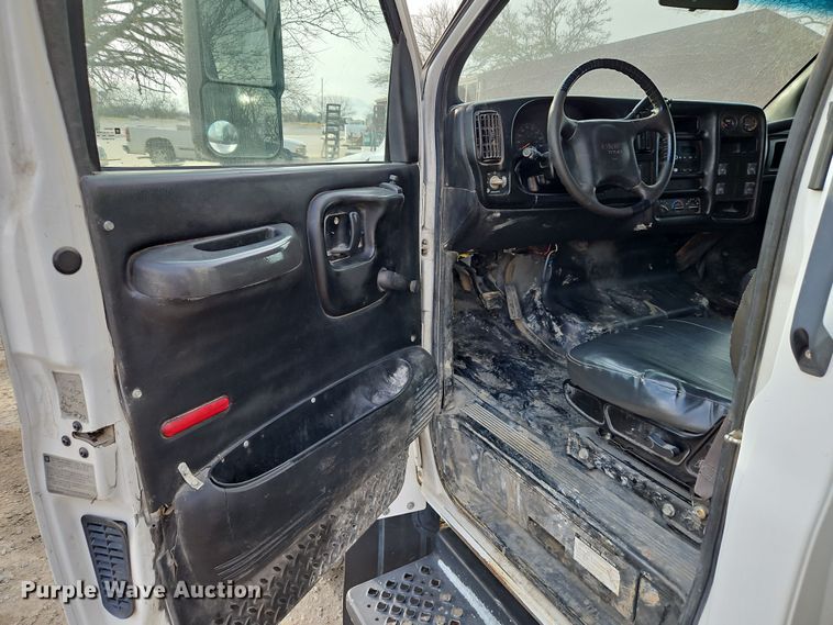 image for item DN7114 2006 GMC C5500  box truck