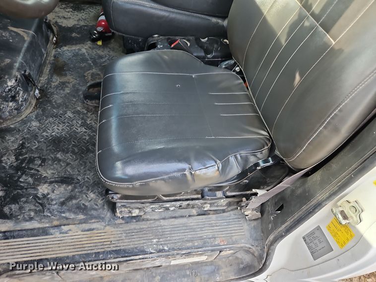 image for item DN7114 2006 GMC C5500  box truck