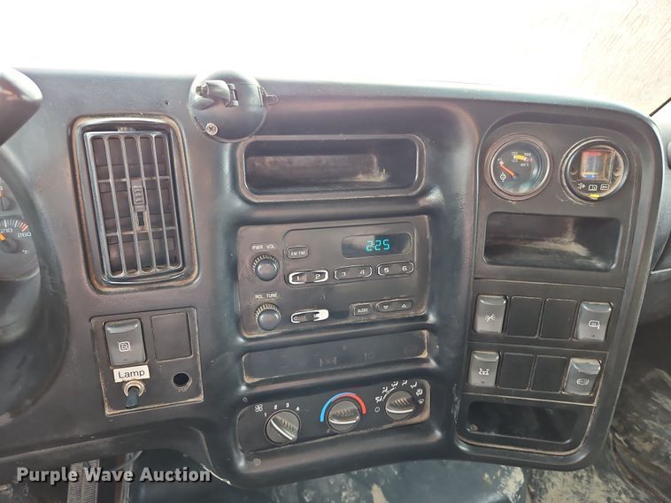 image for item DN7114 2006 GMC C5500  box truck