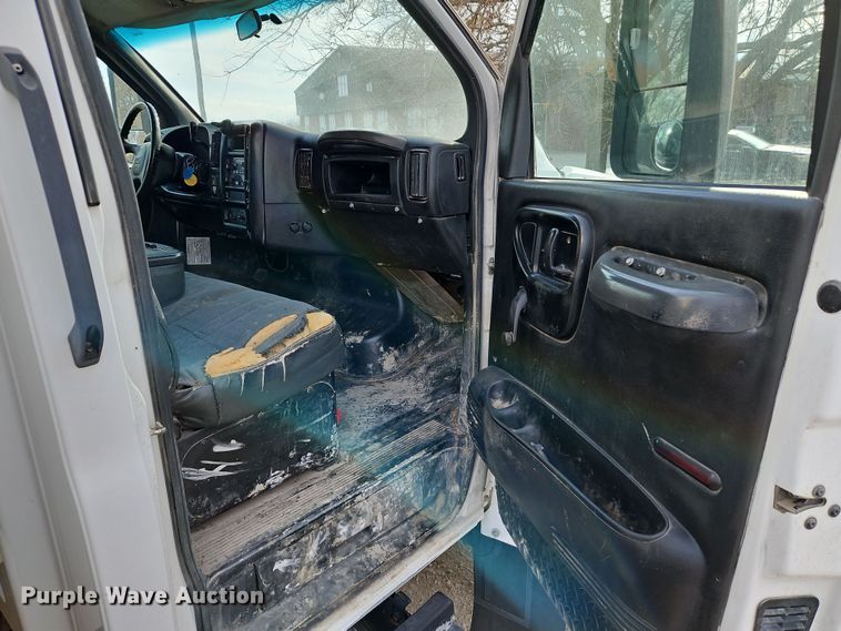 image for item DN7114 2006 GMC C5500  box truck