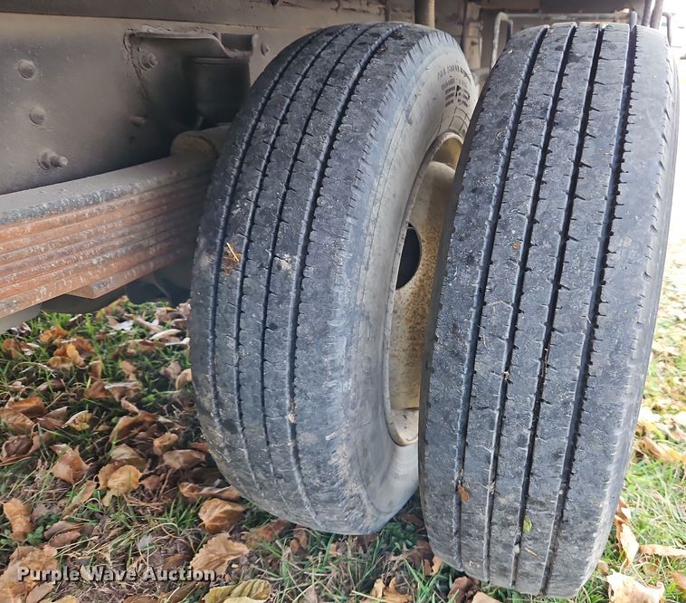 image for item DN7114 2006 GMC C5500  box truck