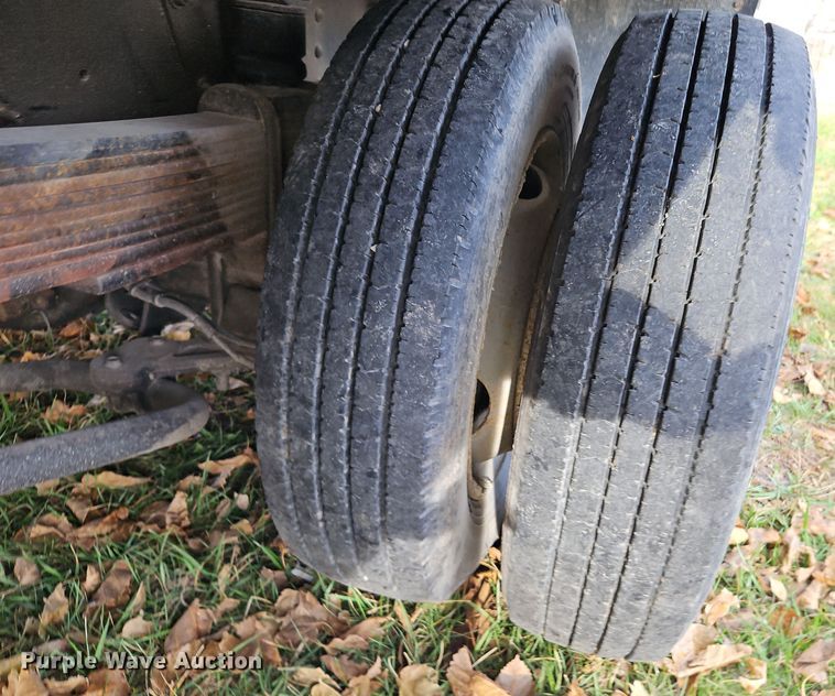 image for item DN7114 2006 GMC C5500  box truck