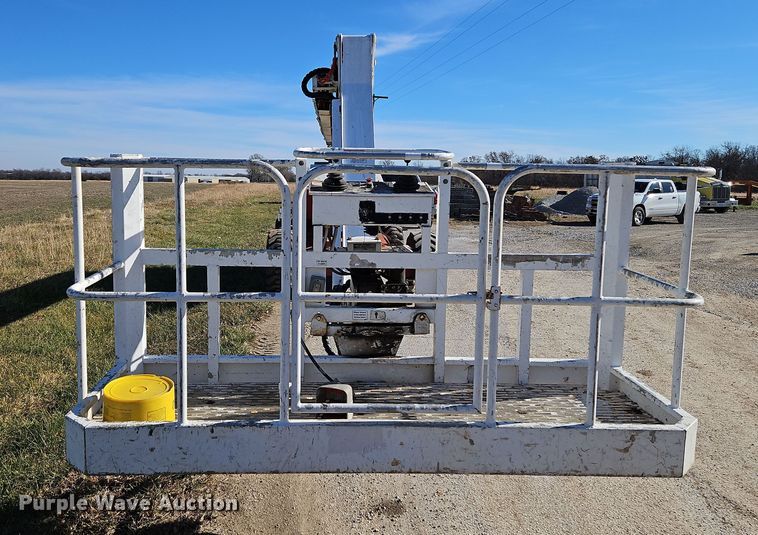 image for item DN7151 2001 Snorkelift TB-66JCU  boom lift