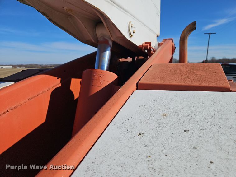 image for item DN7151 2001 Snorkelift TB-66JCU  boom lift