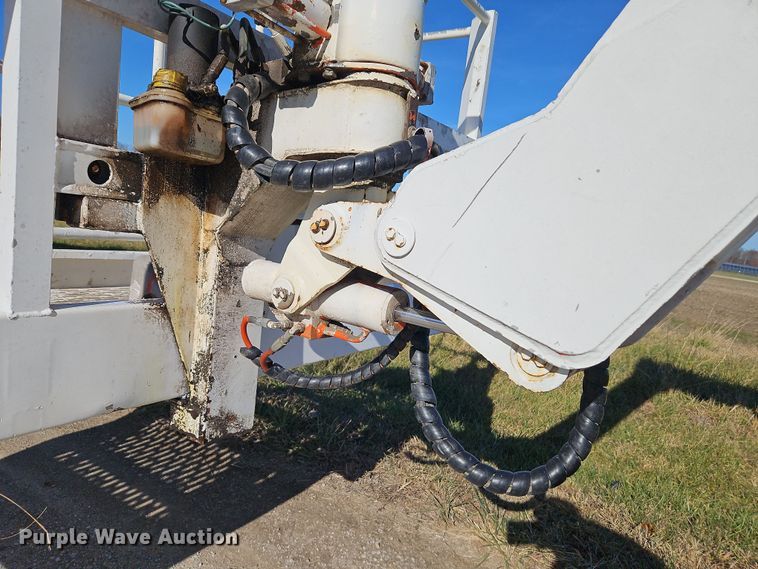 image for item DN7151 2001 Snorkelift TB-66JCU  boom lift