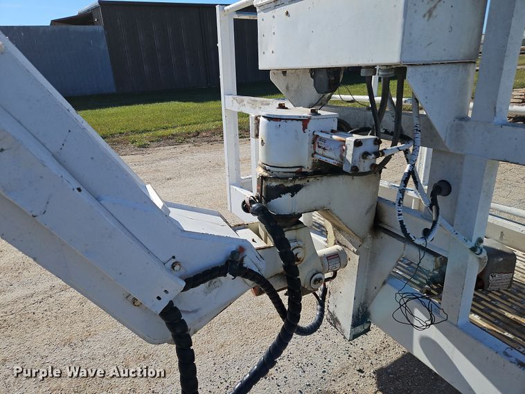 image for item DN7151 2001 Snorkelift TB-66JCU  boom lift