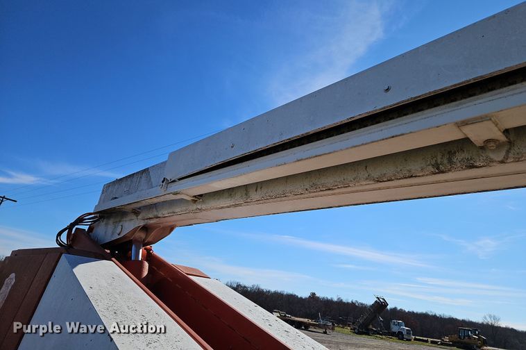 image for item DN7151 2001 Snorkelift TB-66JCU  boom lift