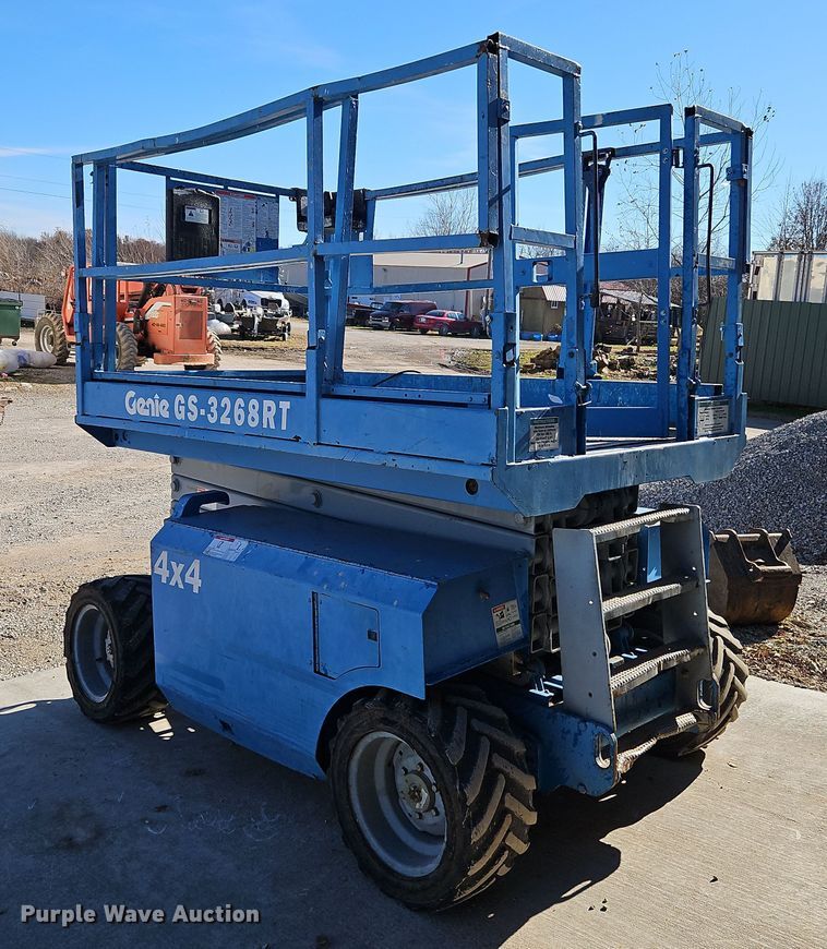 image for item DN7153 2007 Genie GS-3268RT  scissor lift