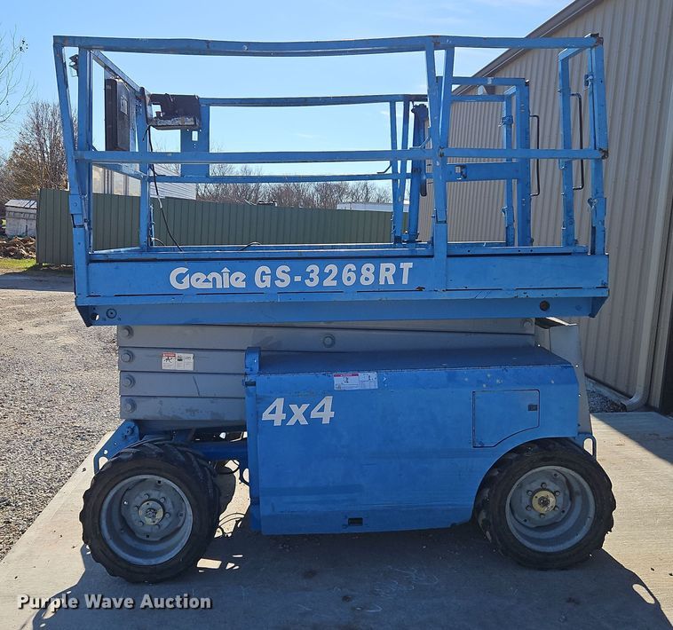image for item DN7153 2007 Genie GS-3268RT  scissor lift