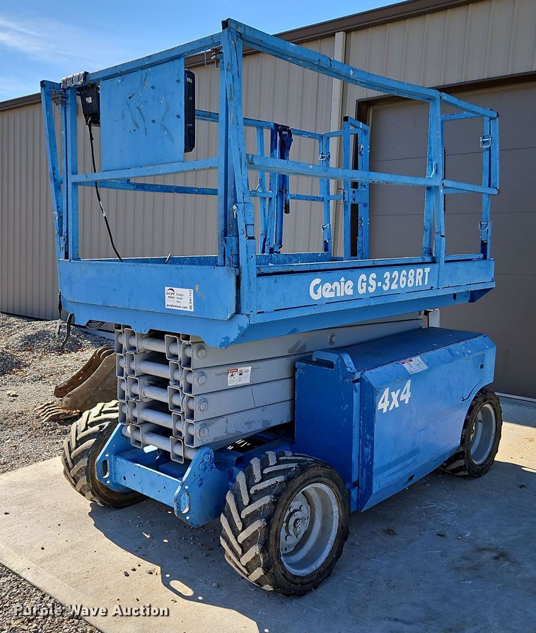 image for item DN7153 2007 Genie GS-3268RT  scissor lift