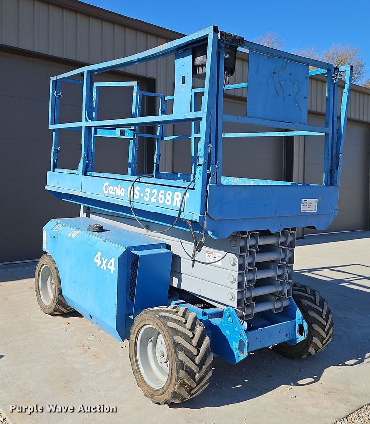 image for item DN7153 2007 Genie GS-3268RT  scissor lift