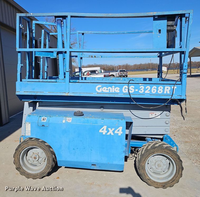 image for item DN7153 2007 Genie GS-3268RT  scissor lift