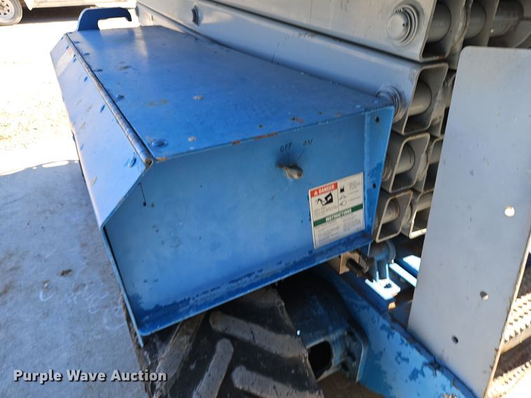 image for item DN7153 2007 Genie GS-3268RT  scissor lift