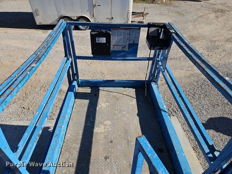 image for item DN7153 2007 Genie GS-3268RT  scissor lift
